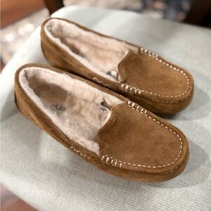 Ugg- women’s Chestnut Suede Ansley Water Resistant Slipper